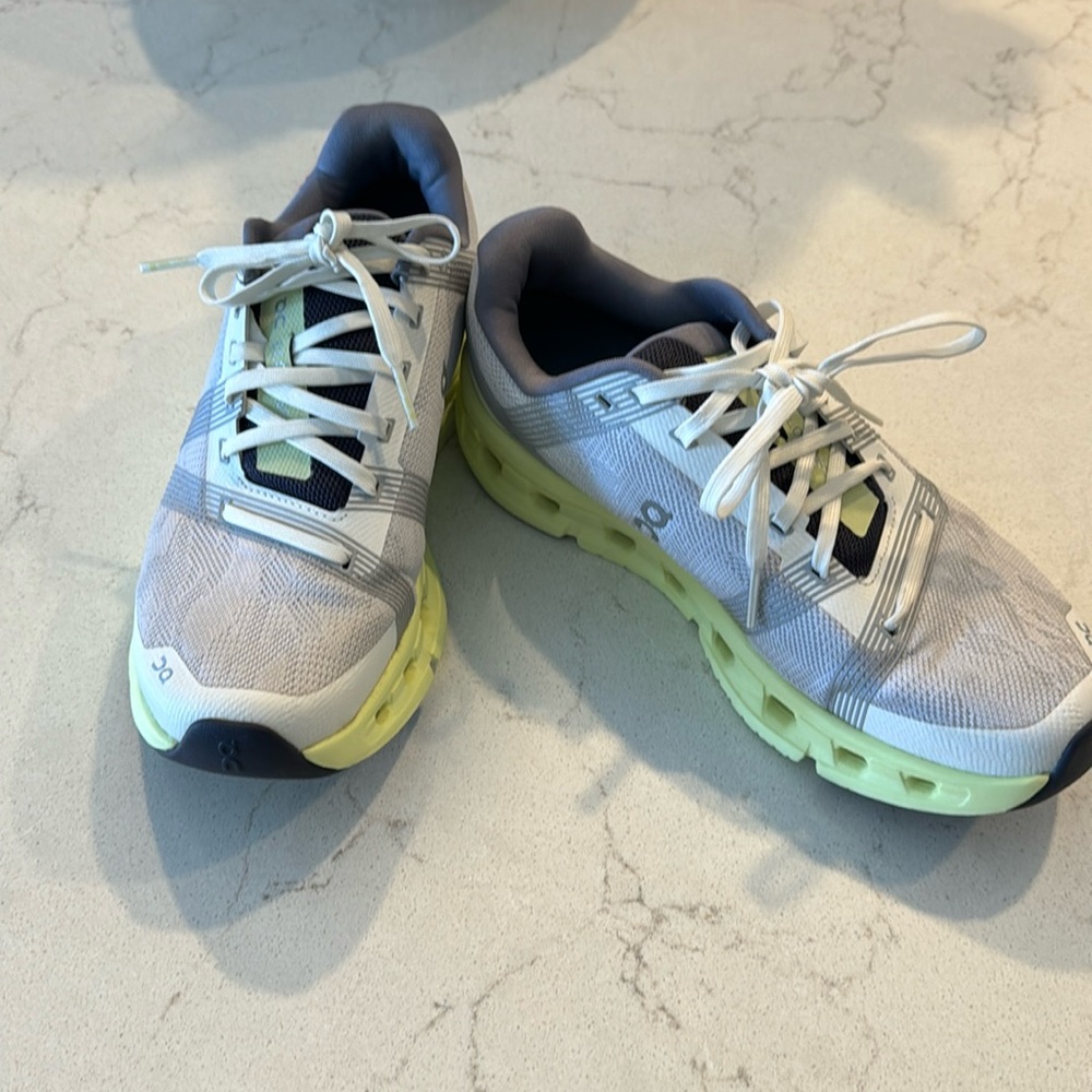 On Running (On Cloud) running shoes W-7.5